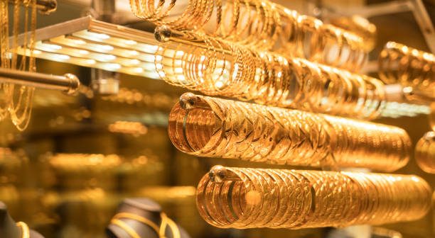 Record drop in gold price per tola